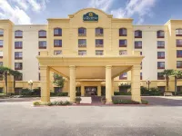 La Quinta Inn & Suites by Wyndham San Antonio Downtown Hotels in 