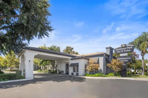 大學公園旅館套房酒店
