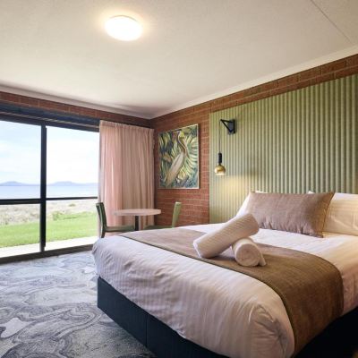 Deluxe Queen Room Waterloo Point Promo Code