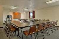 Super 8 by Wyndham Portland Airport