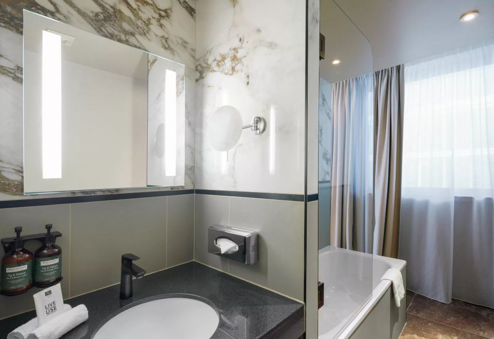 大床套房（帶單人梳化床）