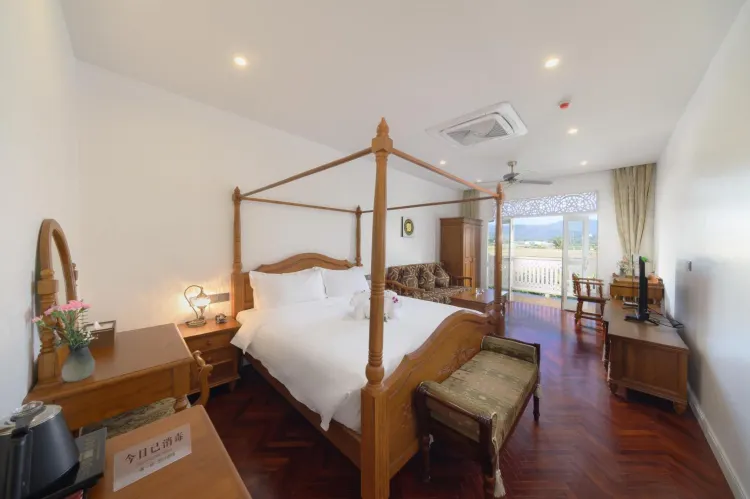 ห้องเตียงใหญ่ 1 เตียง วิวภูเขา