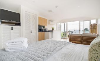 By The Seaside - Housity
