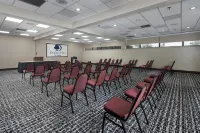 DoubleTree by Hilton Manhattan, KS