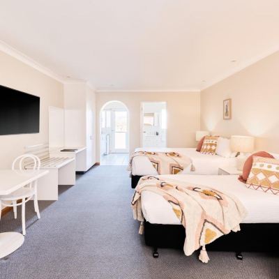 Double Room with Balcony - First Floor Harbourview House Promo Code