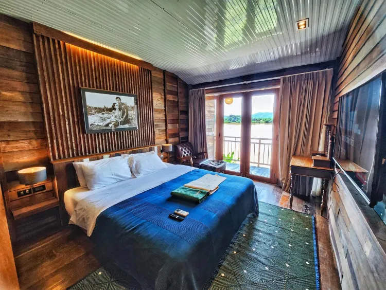 ห้องสวีทพร้อมวิวแม่น้ำ