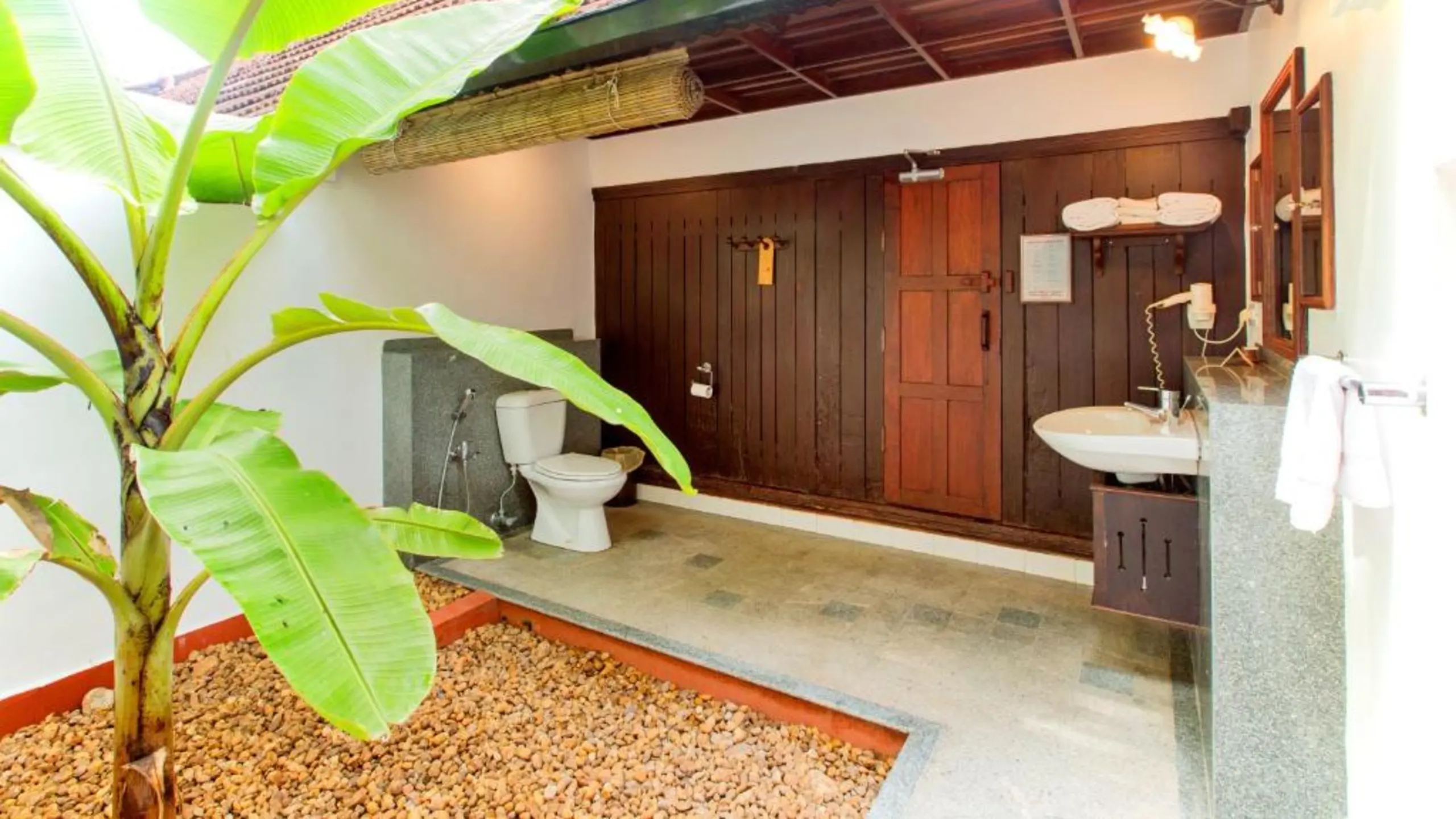 Coconut Lagoon Kumarakom- a CGH Earth Experience传统平房