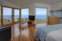 Chris's Beacon Point Restaurant & Villas