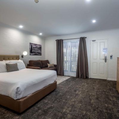 Queen Room with Spa Bath Town Square Motel Promo Code