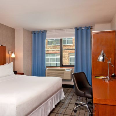 標準房， 1 張特大床 （行動/聽力無障礙， 無障礙淋浴） 市區時代廣場福朋喜來登酒店優惠