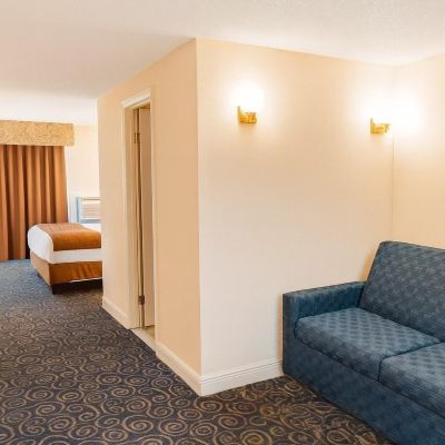 Queen Suite with Sofa - Non Smoking Tiki Resort Promo Code