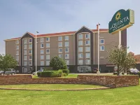 La Quinta Inn & Suites by Wyndham Oklahoma City - NW Expwy Hotels in 