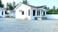 2 Bedroom Deluxe Cottage near Melawi Beach by Zulanie's The Pool Cottage โรงแรมใน