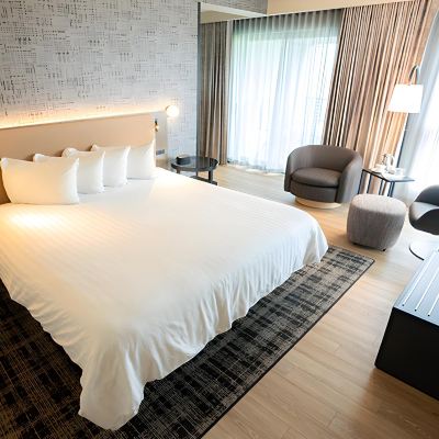 Deluxe King Room with Golf View and Balcony Brookstreet Promo Code