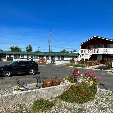 Great House Motel Отели в г. Секим