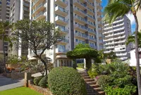 Coconut Waikiki Hotel