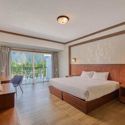 ห้องดีลักซ์ พร้อมระเบียง รหัสโปรโมชั่น โรงแรม เลอ เอราวัณพังงา