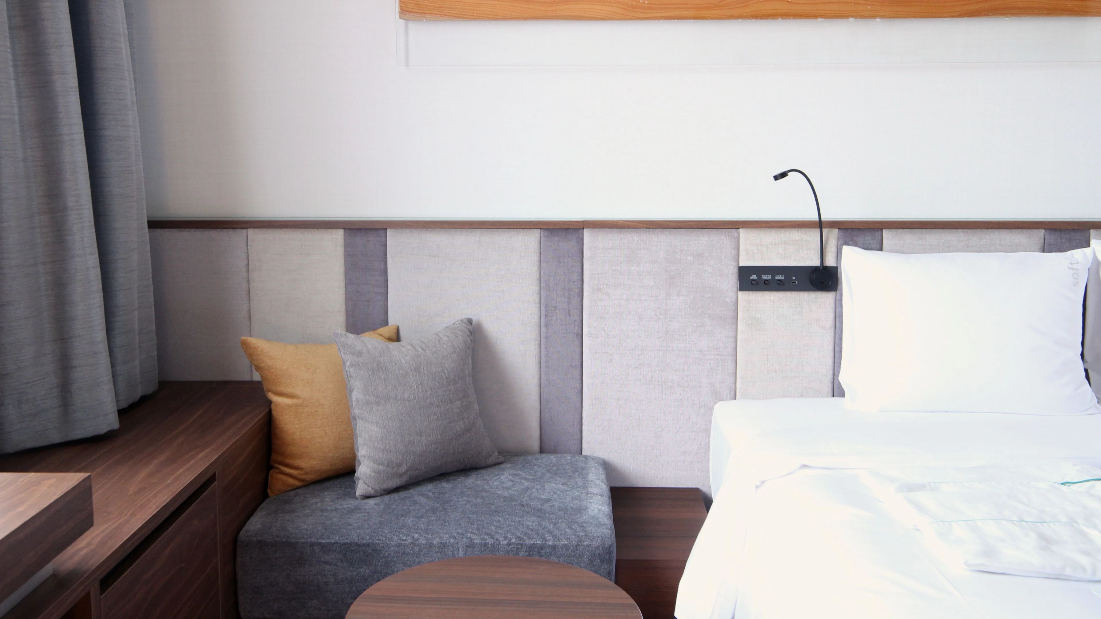 高层标准特大床房