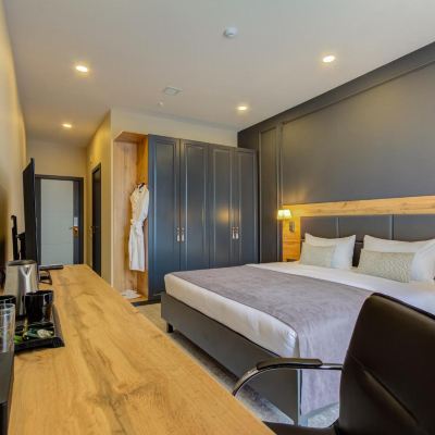 Luxury Queen Suite Aurum Hotel Promo Code