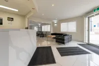 Super 8 by Wyndham Golden