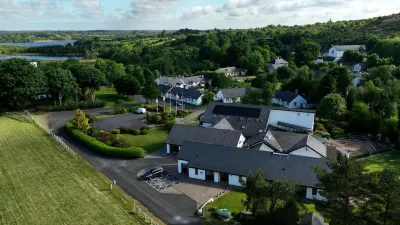 Father Peyton Centre, Ballina Hôtels à : 