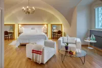 Chateau Herálec Boutique Hotel & Spa by l'Occitane Отели в г. 