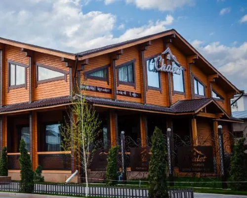 Chalet โรงแรมในทาราซ