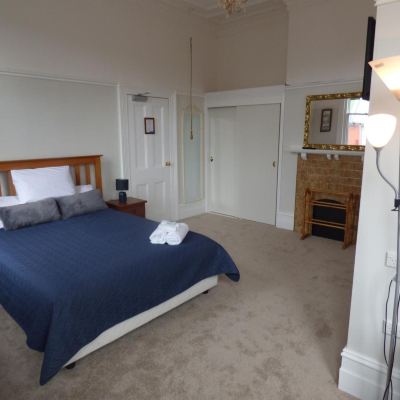 Triple Room with Bathroom Sahara Motels Promo Code