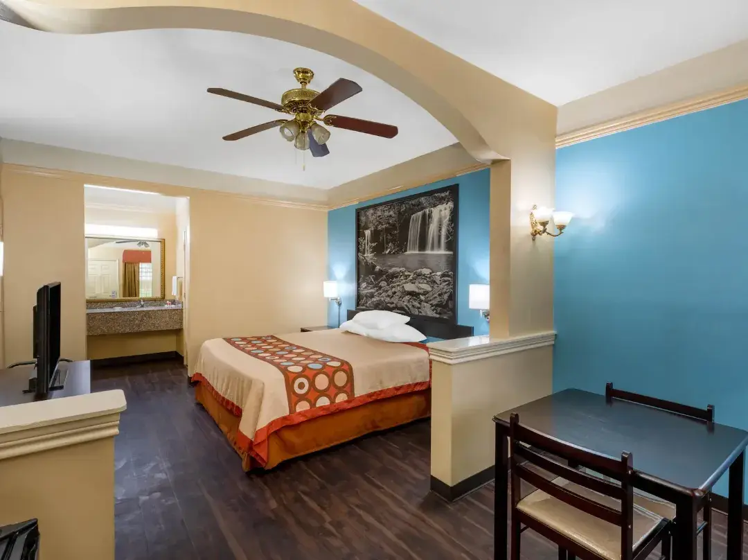 Super 8 By Wyndham Greenville - Greenville, TX