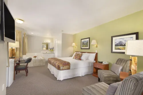 Travelodge by Wyndham Golden Sportsman Lodge