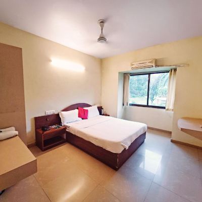 Deluxe Room With Air Conditioner OYO 23500 Hotel Blue Valley Promo Code