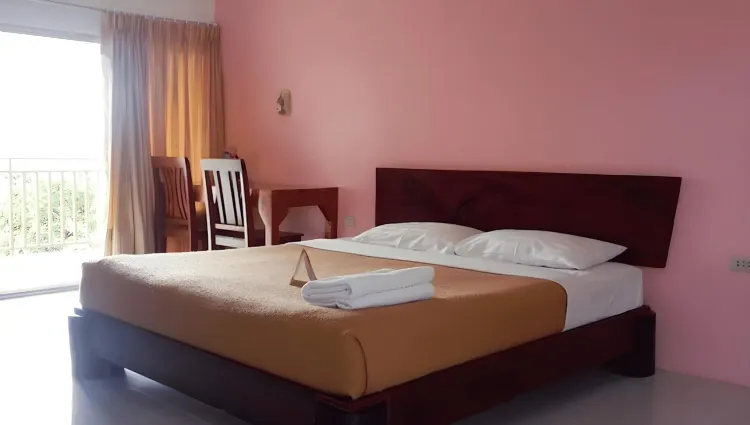 ห้องสแตนดาร์ด เตียงใหญ่หรือเตียงแฝด