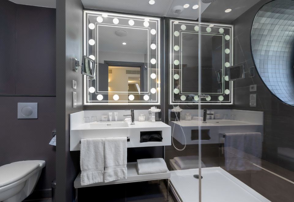 Hotel Indigo PARIS - OPERA by IHG1 Queen Bed Junior Suite With Single Sofa Bed