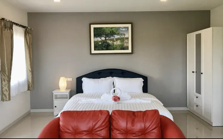 ห้องดีลักซ์ เตียงใหญ่ 1 เตียง