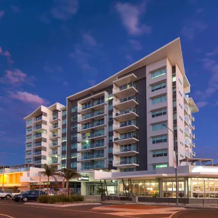 Oaks Mackay Rivermarque Hotel Отели в г. Маккай