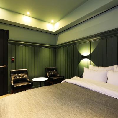 豪華雙人房帶浴室 新堂彩虹飯店優惠