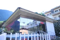 Yamunotri Heli Resort Hotel a 