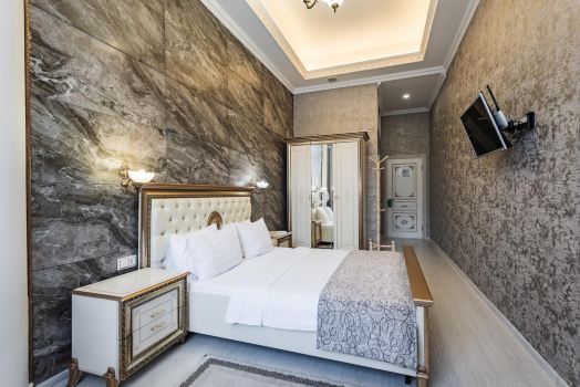 Grand Gallery Apartment by Provence