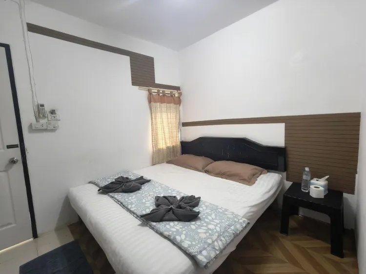 ห้องสแตนดาร์ด เตียงใหญ่ พร้อมพัดลม