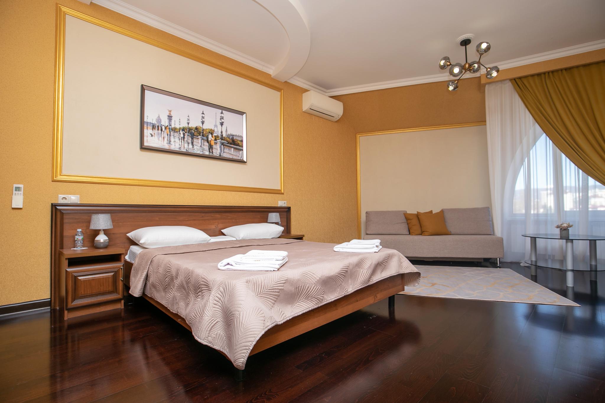 带双人床的舒适间