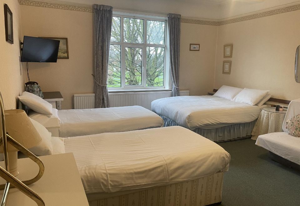 豪华四人房， 独立浴室