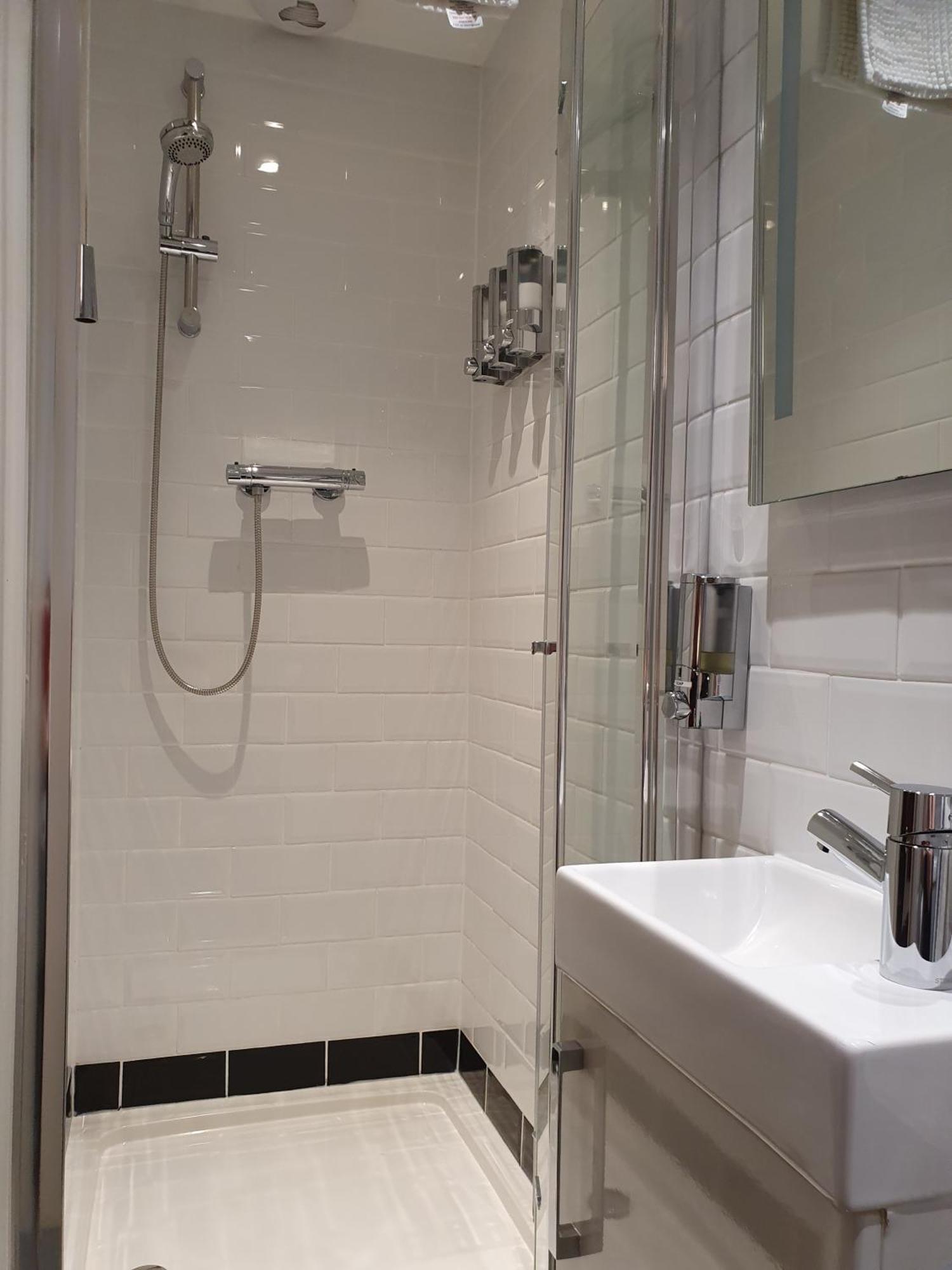 双人房（连通浴室）