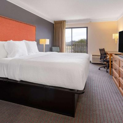 King Suite-Non-Smoking La Quinta Inn and Suites Promo Code
