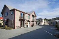 The Mews Oamaru Hotele w: 
