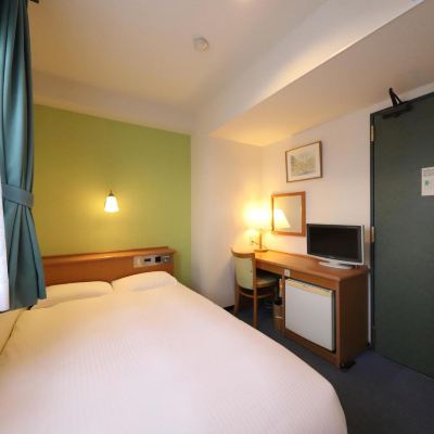 セミダブルルーム喫煙 スマイルホテル高岡駅前 クーポン