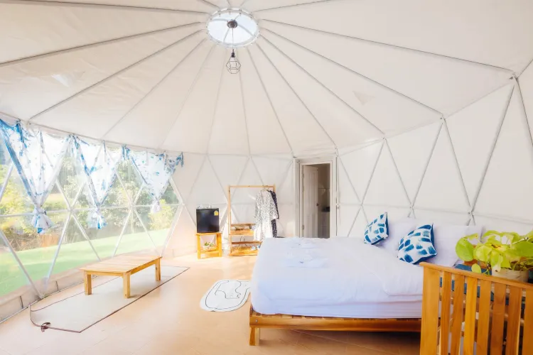 ห้องสุพีเรียร์เตียงคิงไซส์พร้อมระเบียง