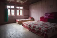 Sonam Homestay - Khecheopalri Lake Hotele w: 