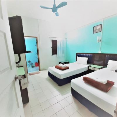Twin Room with Fan Singapore Hotel Promo Code