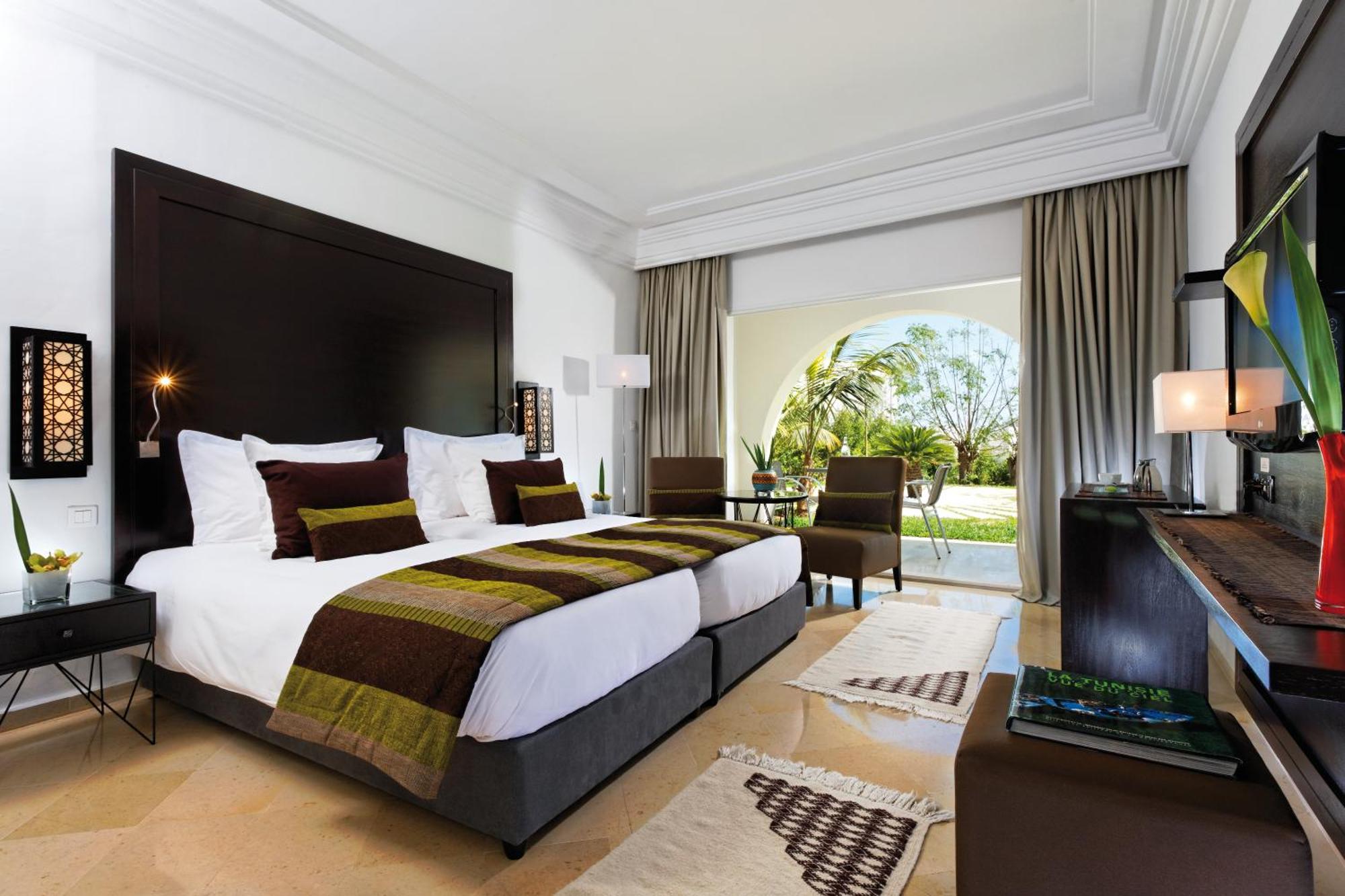 海景及泳池景豪华特大床间