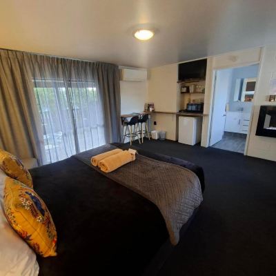 Standard Studio, 1 King Bed (Studio King) Mackenzie Motels Promo Code